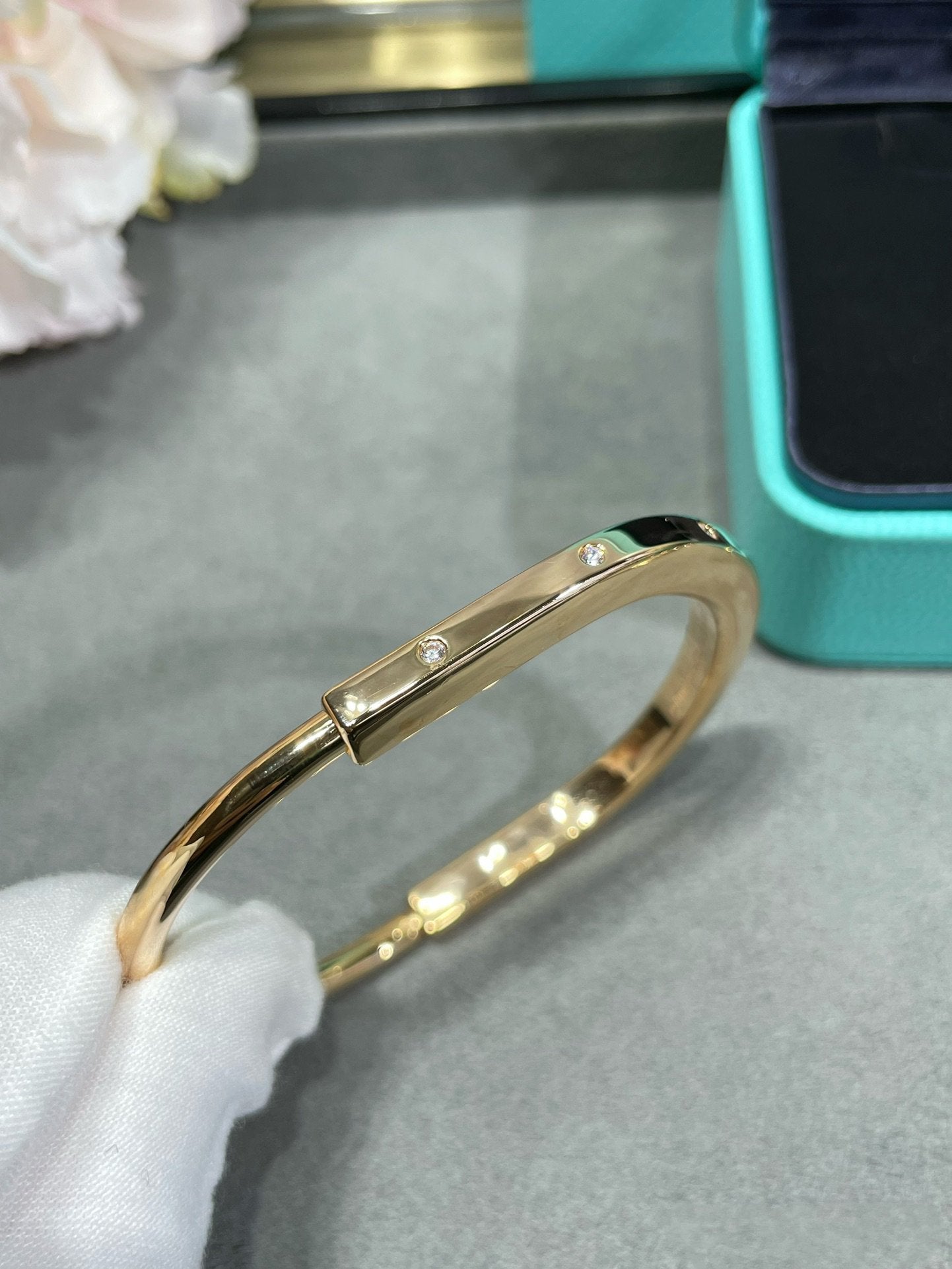 Tiffany Lock Bracelet 8 Cubic Zirconia