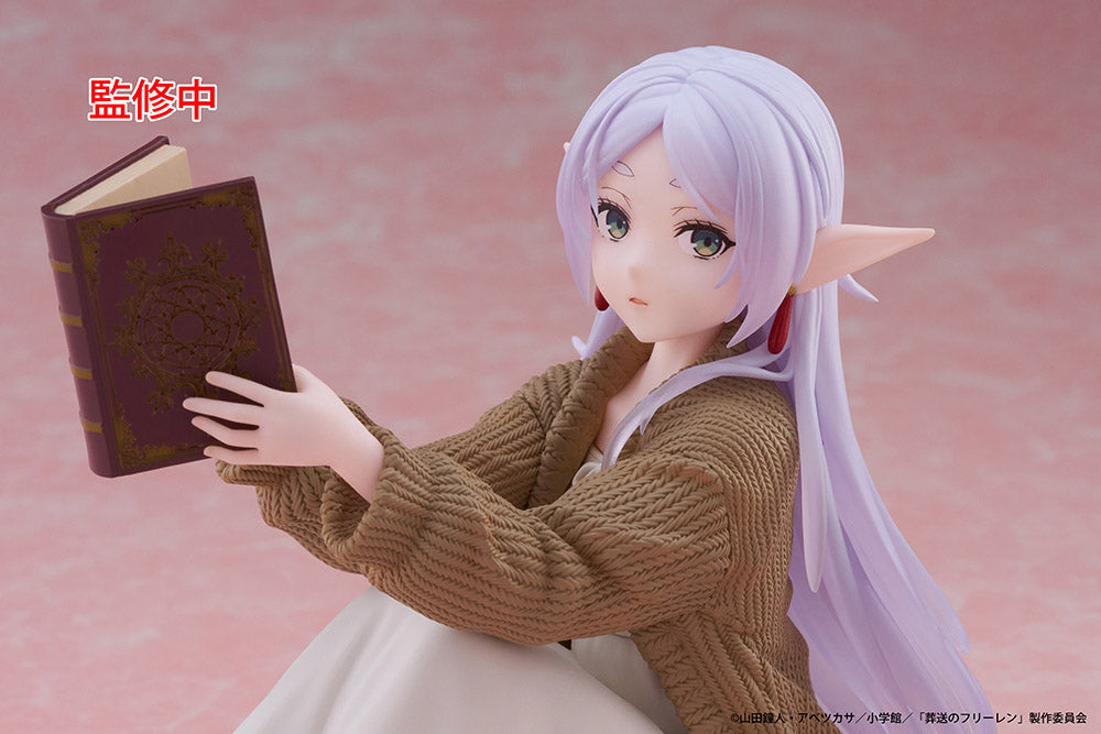 Frieren: Beyond Journey's End - Desktop Cute Prize Figure - Frieren (Roomwear Ver.)