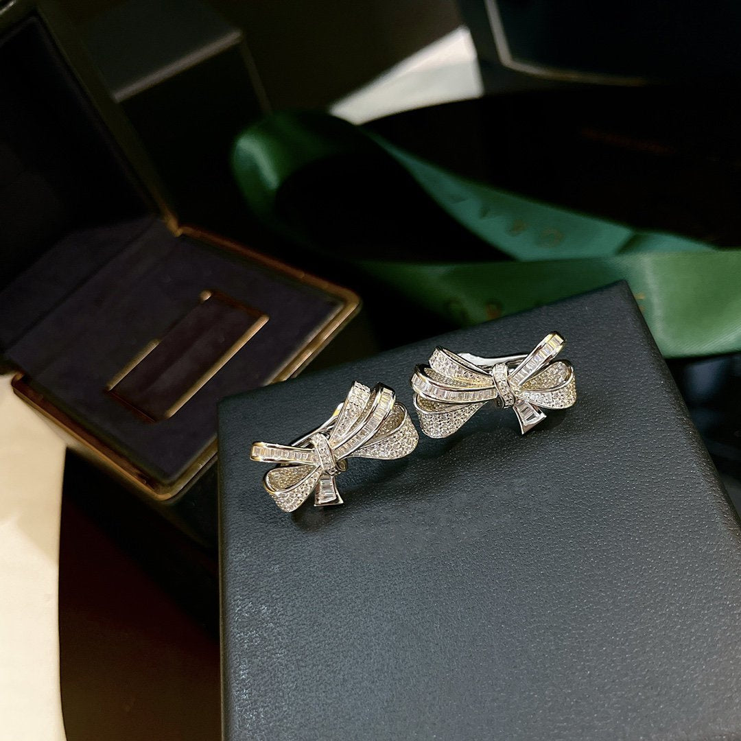 Graff Tilda Box Classic Silver Diamond Stud Earrings
